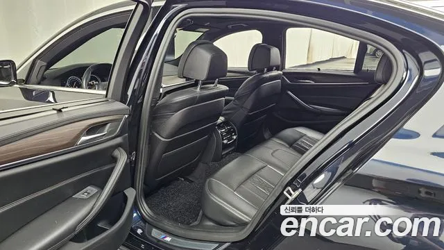 BMW 5 серии 2018 thumb 12