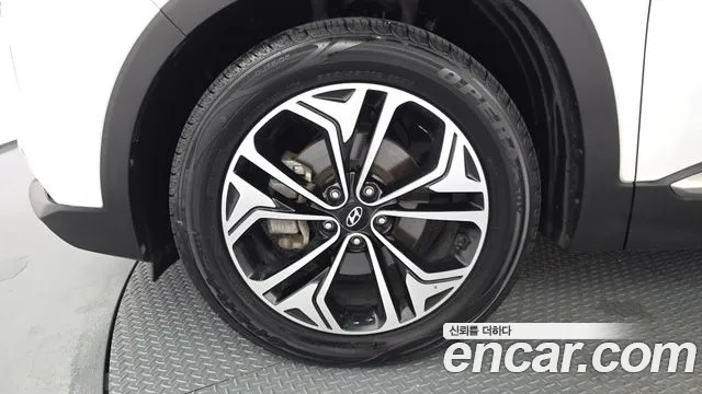 Hyundai Santa Fe 2018 thumb 5