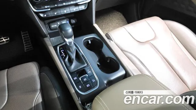 Hyundai Santa Fe 2018 thumb 9