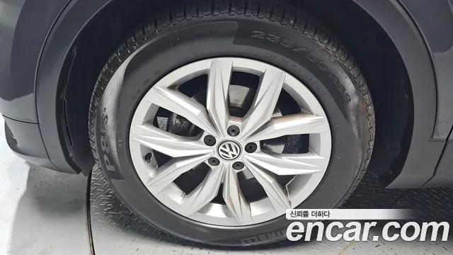 Volkswagen Tiguan 2018 thumb 4