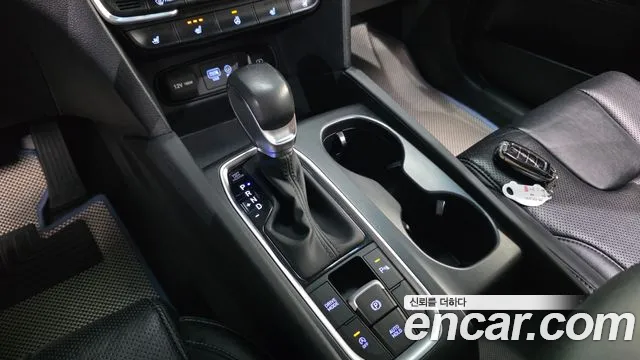 Hyundai Santa Fe 2018 thumb 9