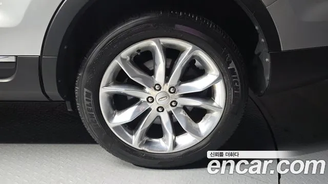 Ford Explorer 2013 thumb 5