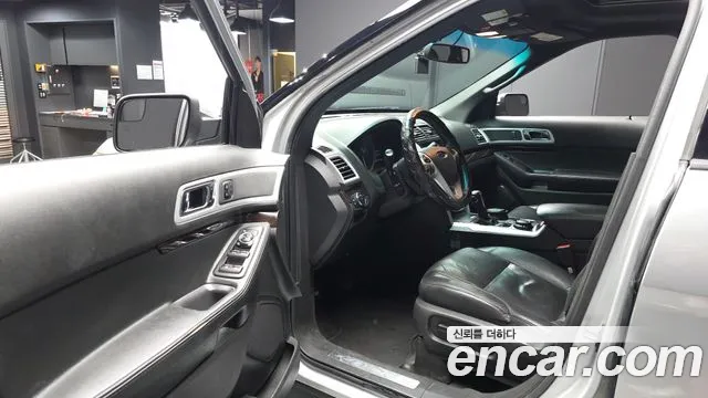 Ford Explorer 2013 thumb 10
