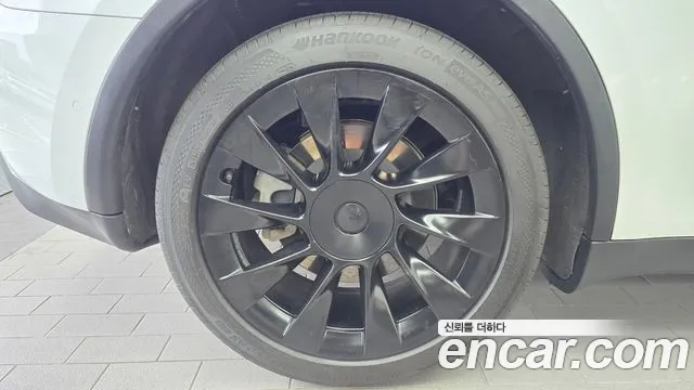 Tesla Model Y 2021 thumb 5
