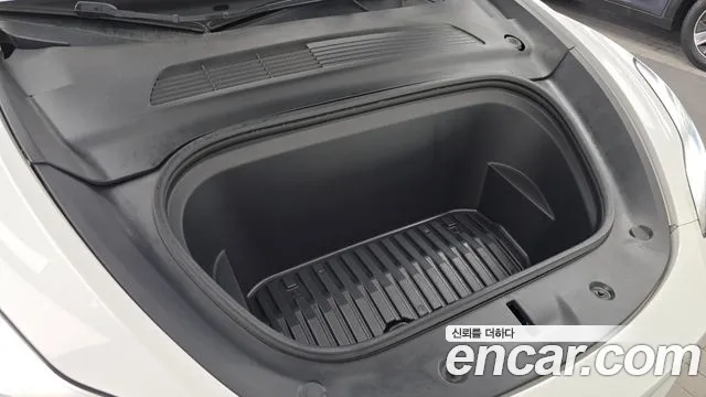 Tesla Model Y 2021 thumb 6