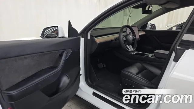 Tesla Model Y 2021 thumb 10