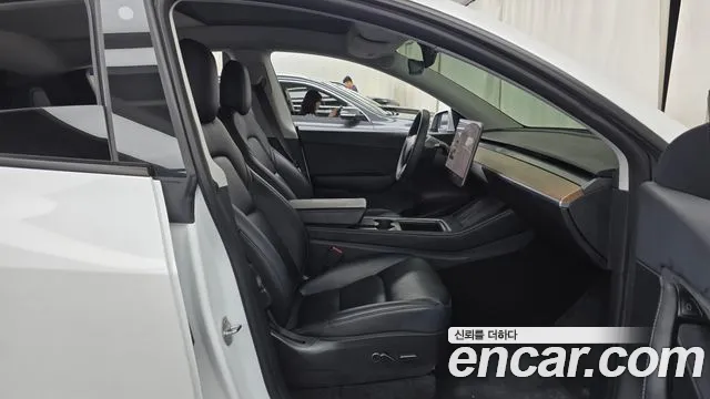 Tesla Model Y 2021 thumb 11