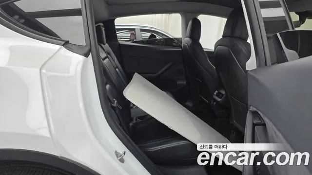 Tesla Model Y 2021 thumb 12