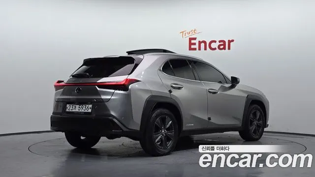 Lexus UX 2019 thumb 2