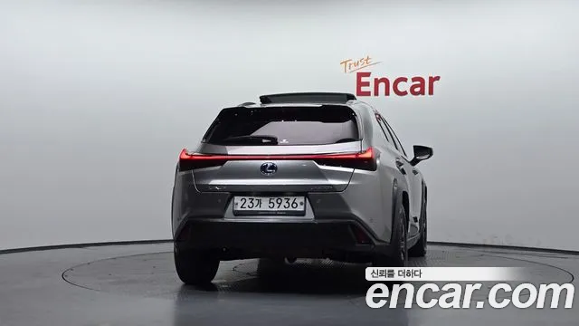 Lexus UX 2019 thumb 4