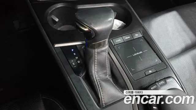 Lexus UX 2019 thumb 9
