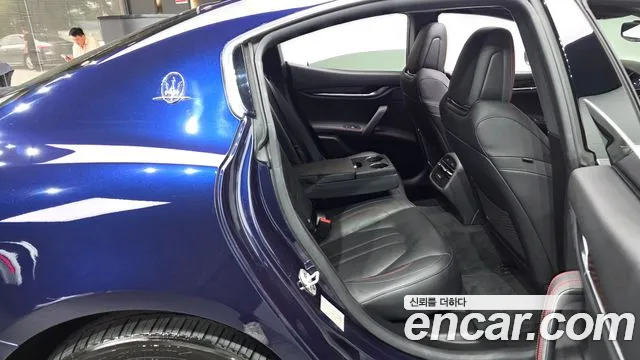 Maserati Ghibli 2020 thumb 11