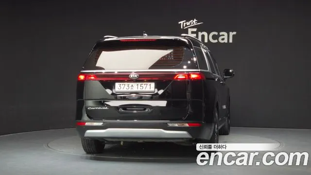 Kia Carnival 2021 thumb 4