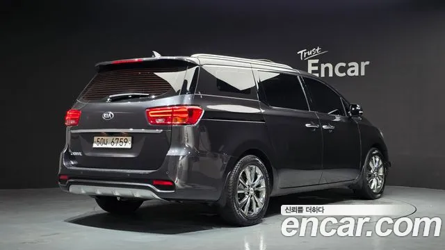 Kia Carnival 2019 thumb 2