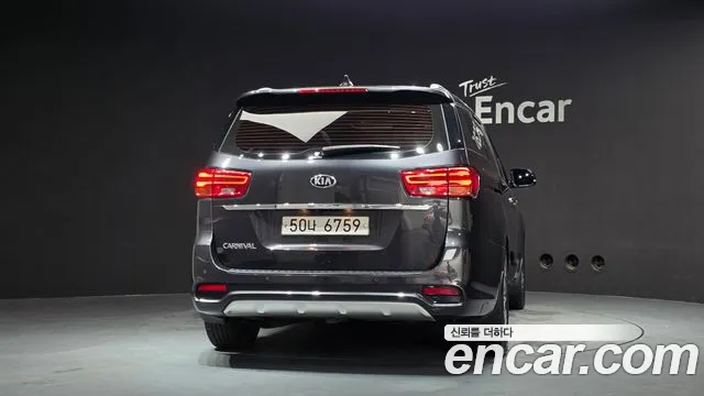 Kia Carnival 2019 thumb 4