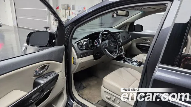 Kia Carnival 2019 thumb 10