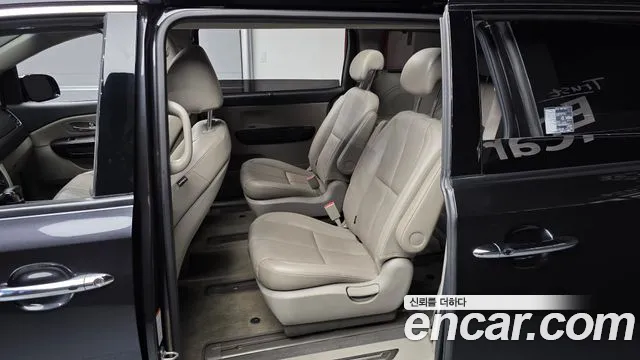 Kia Carnival 2019 thumb 11