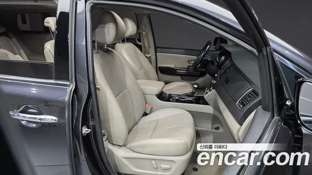 Kia Carnival 2019 thumb 12