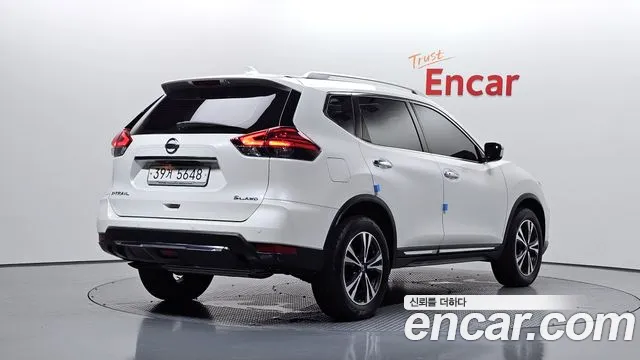 Nissan X-Trail 2018 thumb 2