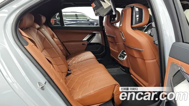 BMW 7 серии 2025 thumb 12