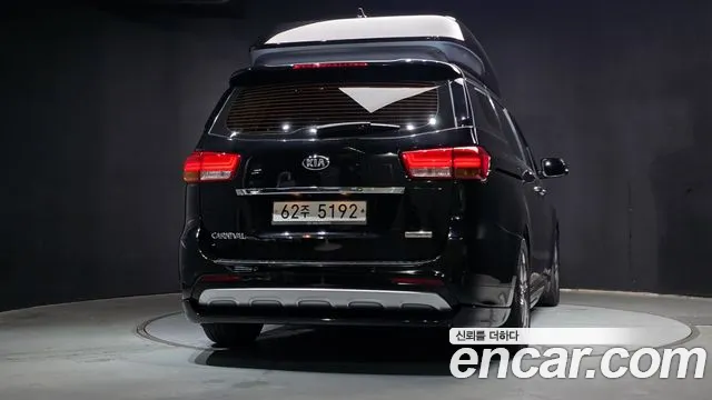 Kia Carnival 2015 thumb 4