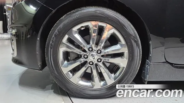 Kia Carnival 2015 thumb 5