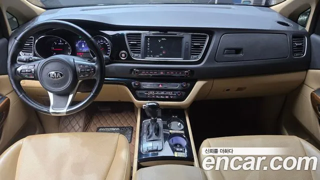 Kia Carnival 2015 thumb 7