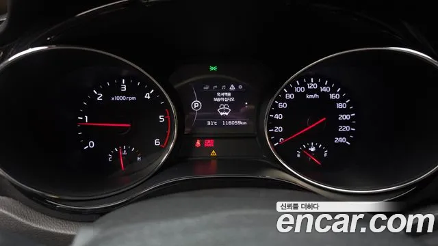 Kia Carnival 2015 thumb 8