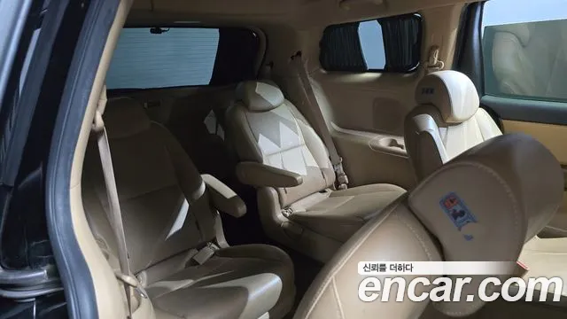 Kia Carnival 2015 thumb 11