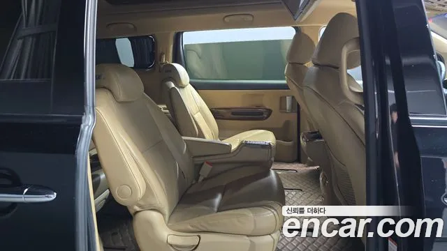 Kia Carnival 2015 thumb 12
