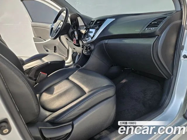 Hyundai Accent 2012 thumb 10