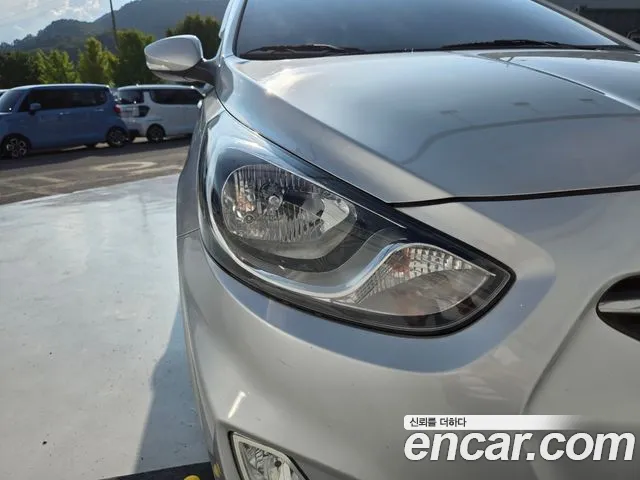 Hyundai Accent 2012 thumb 11