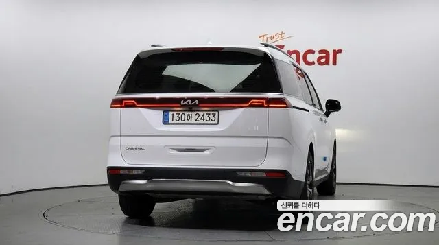 Kia Carnival 2023 thumb 4