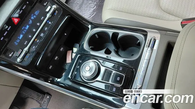 Kia Carnival 2023 thumb 9