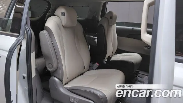 Kia Carnival 2023 thumb 11