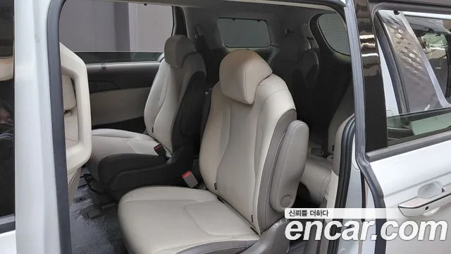 Kia Carnival 2023 thumb 12