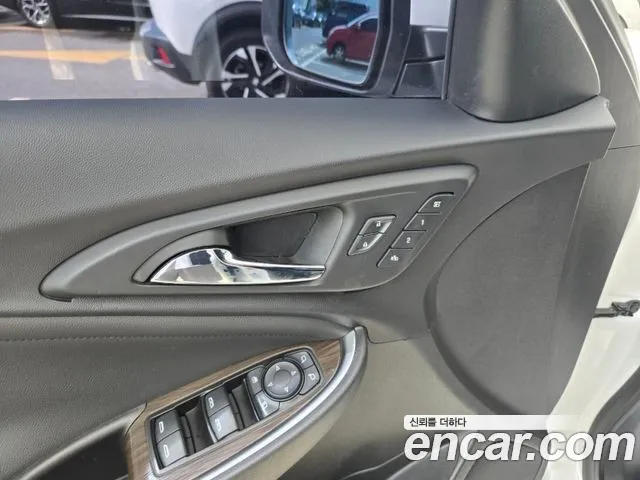 Chevrolet Malibu 2018 thumb 12