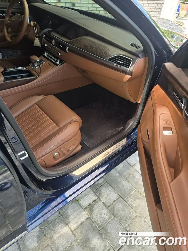 Genesis G90 2020 thumb 10