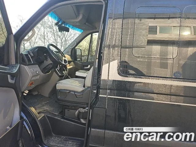 Hyundai Staria 2021 thumb 4