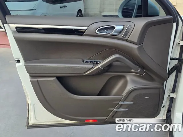 Porsche Cayenne 2017 thumb 9