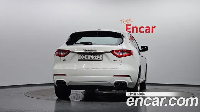 Maserati Levante 2017 thumb 4