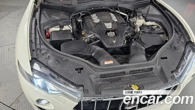 Maserati Levante 2017 thumb 6
