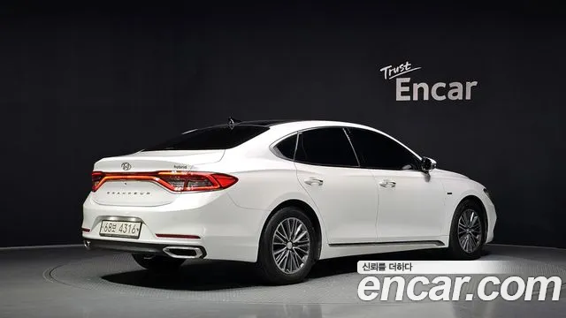 Hyundai Grandeur 2017 thumb 2