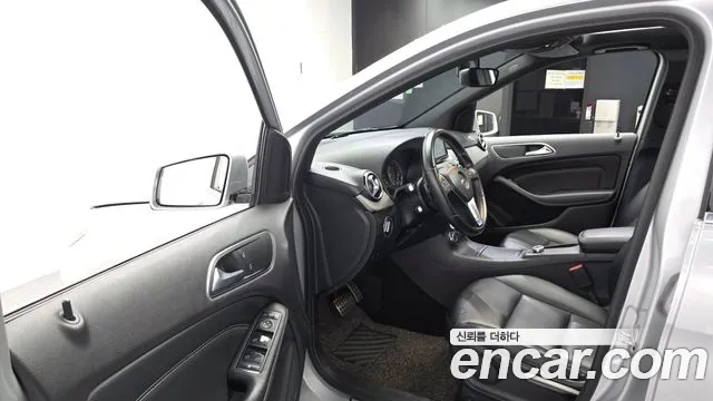 Mercedes-Benz B-Class 2013 thumb 10