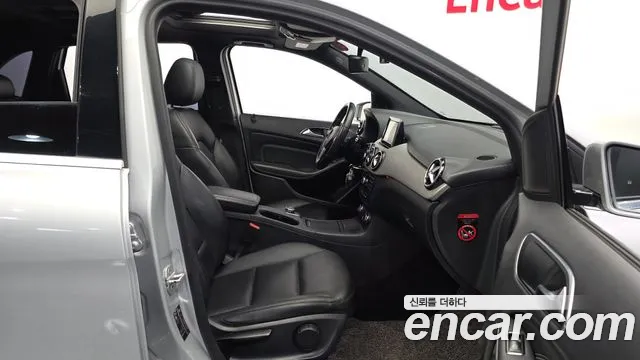 Mercedes-Benz B-Class 2013 thumb 11