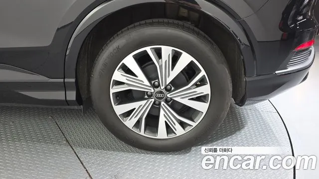 Audi Q4 e-tron 2023 thumb 5