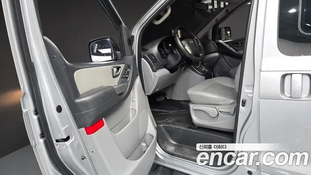 Hyundai Starex 2015 thumb 10