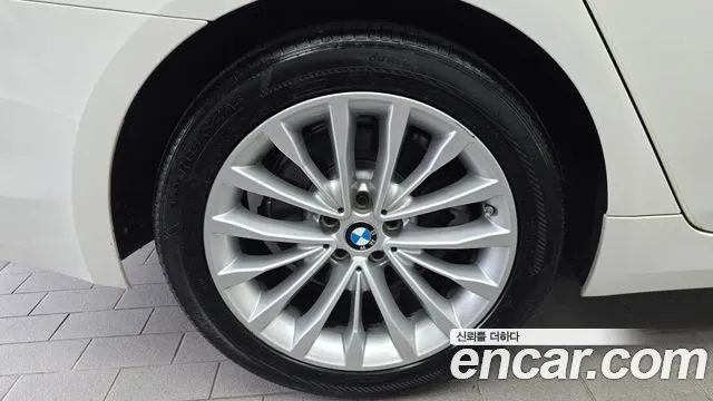 BMW 5 серии 2018 thumb 5