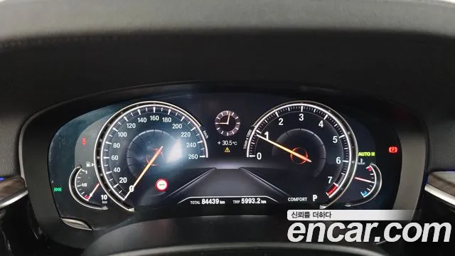 BMW 5 серии 2018 thumb 8