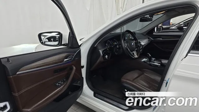 BMW 5 серии 2018 thumb 10